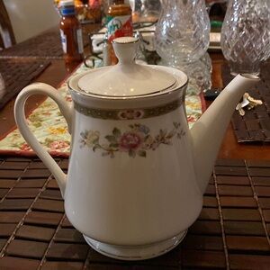 Royal Gallery Fine China Spring Garden Teapot Japan